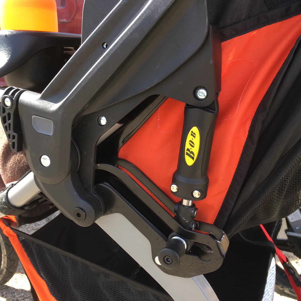 MomRunsThis's tweet photo. It’s official...I’m pushing half my body weight in the BOB Duallie now. Did you know you can adjust this if you’re pushing >50 lbs? Makes pushing a heavy load a bit easier 👌.
#BOBMoms #StrollerRun #Heavyweights #MotherRunner
@bobgear https://t.co/hskQCobIYL