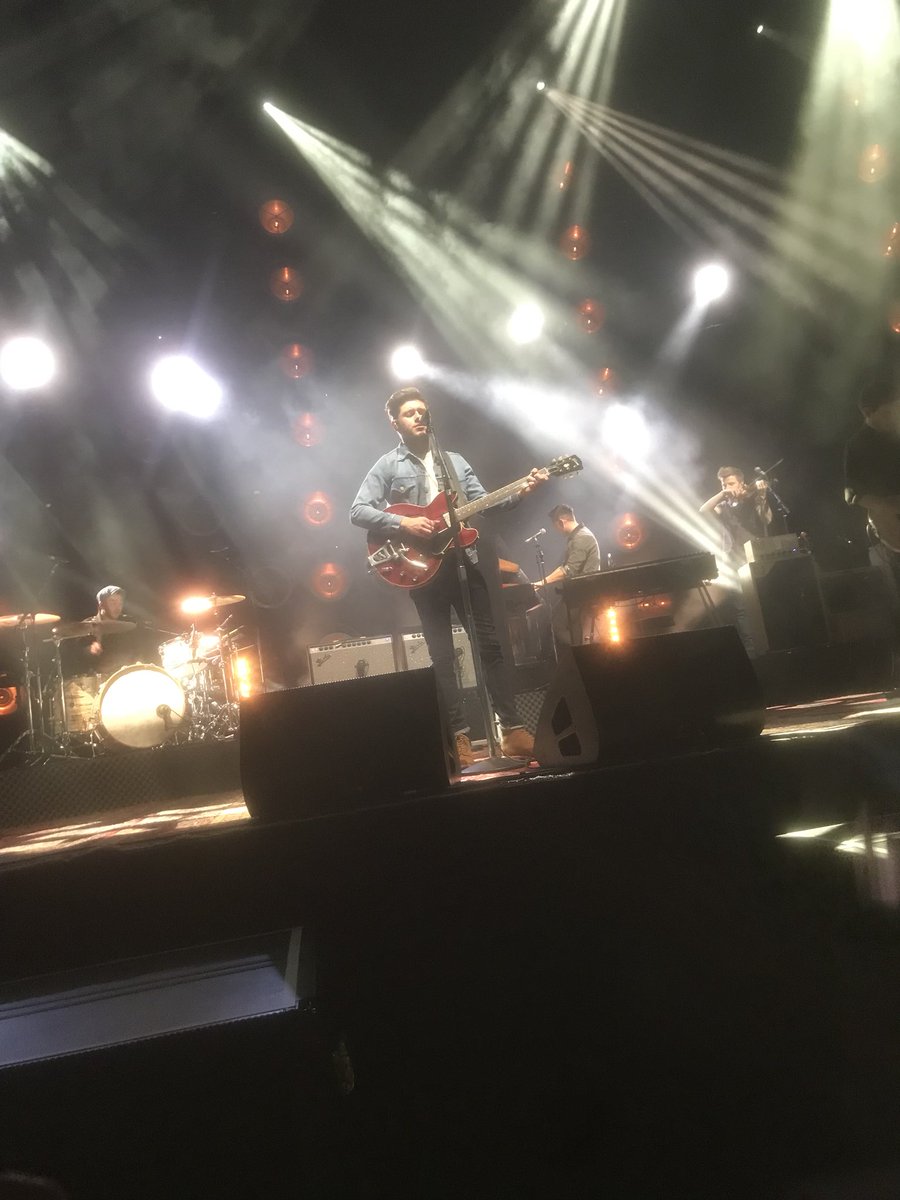 xgracestaton's tweet photo. Amazing night @charleybeth041 @NiallOfficial #FlickerWorldTour #FlickerCardiff https://t.co/QMKFPfxezf