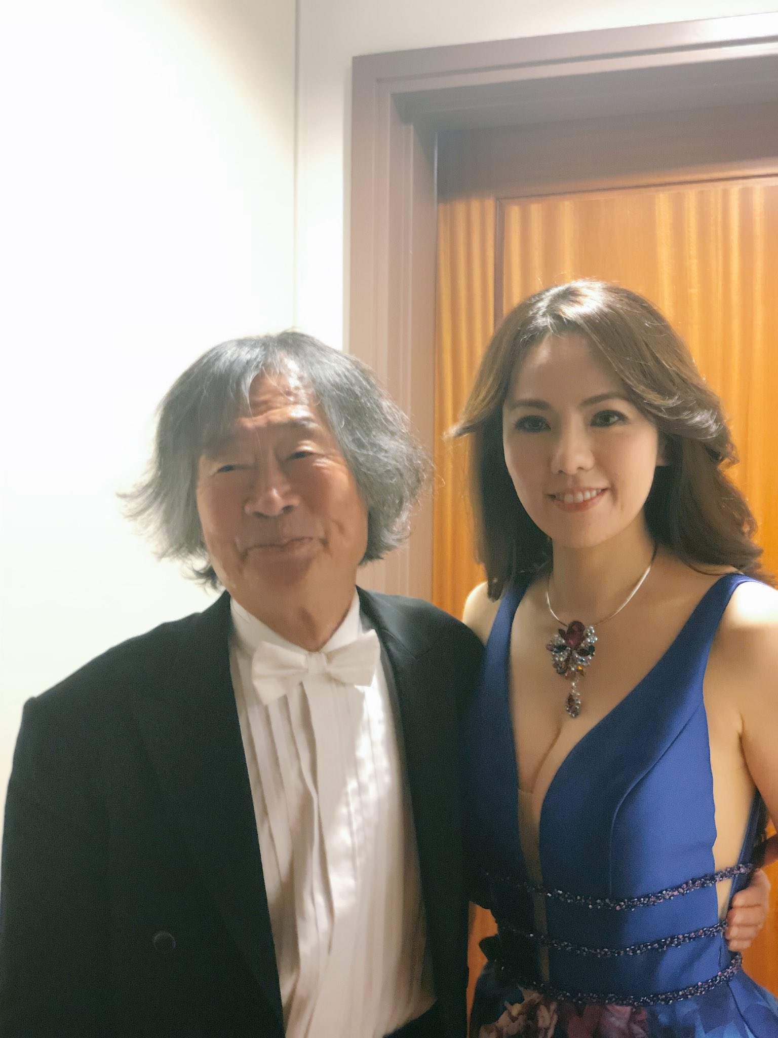森 麻季 Maki Mori Twitter Da 2日連続の小林研一郎マエストロ 日本フィルの皆様との公演 幸せに幕を閉じました 府中の森芸術劇場 Suntoryhall Pr 写真はマエストロ そしてコンマスの田野倉雅秋さんと ご来場頂きました全てのお客様と全てのスタッフの皆様に 森 麻季 Maki Mori Twitter Da 2日連続の小林研一郎マエストロ 日本フィルの皆様との公演 幸せに幕を閉じました 府中の森芸術劇場 Suntoryhall Pr 写真はマエストロ そしてコンマスの田野倉雅秋さんと ご来場頂きました全てのお客様と全てのスタッフの皆様に