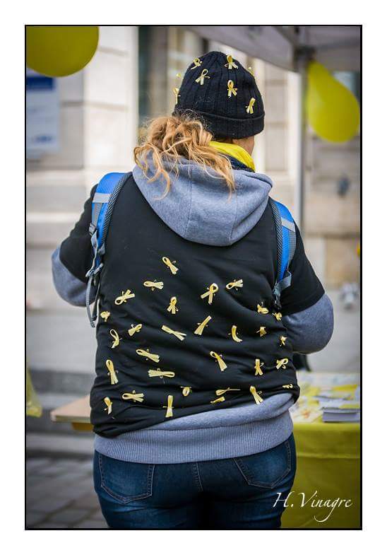 ENDOmarch_FR's tweet photo. #ENDOmarch_FR 
Une vague de jaune à Paris comme dans 60 capitales a travers le monde pour cette journée mondiale contre l'endométriose !
Merci à Helder Vinagre pour ces magnifiques photos 🎗 https://t.co/qNxanycE29