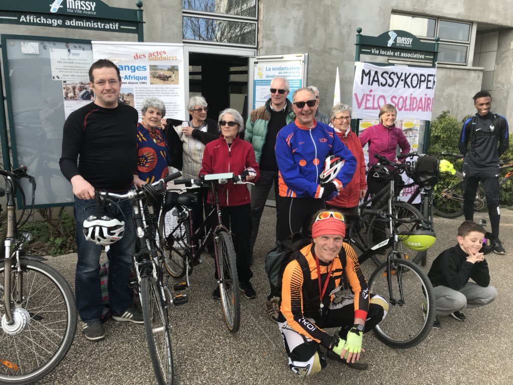 nicolas_samsoen's tweet image. Randonnée solidaire organisée par @MDBIDF #EchangesMassyAfrique #VCMP