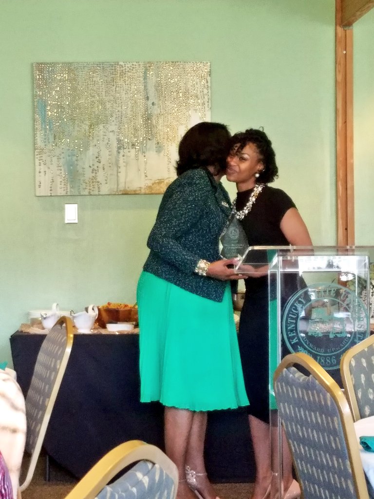 KyStateU's tweet photo. @MissKySU presenting First Lady Brown with the Women's Marks of Excellence in Leadership and Service award. 

In her message, Brown discussed three points focused on virtuous women. #BredWomen https://t.co/sxTVxKvK54