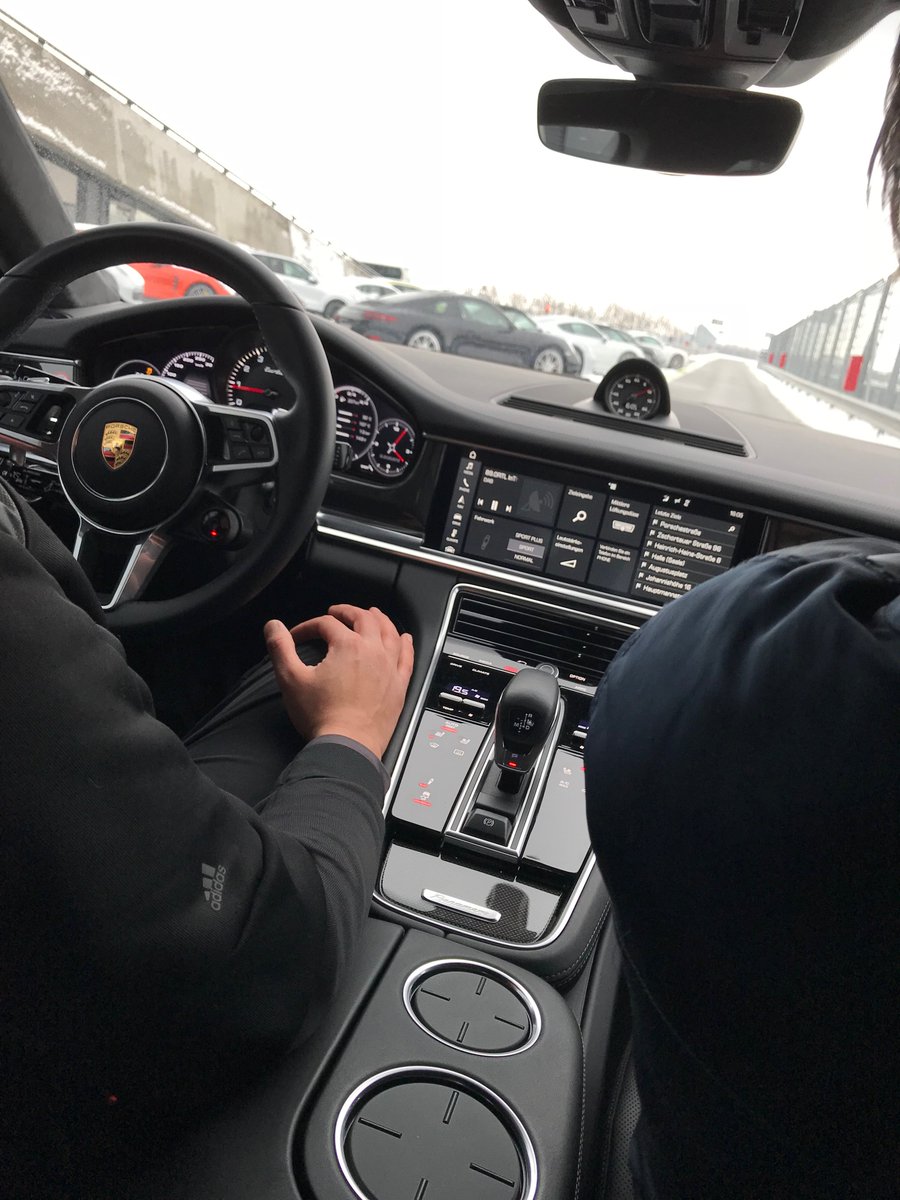 FrederikVO's tweet image. Nog stiekem aan het nagenieten van toertje met de nieuwe Panamera op het fabriekscircuit van Porsche in Leipzig afgelopen dinsdag. #topdag #offsitevibes #porsche