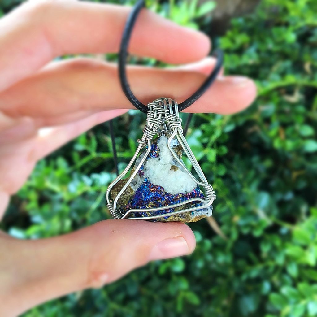 Rawvolutionjwls's tweet image. Check out this Peacock Ore! If you live in the valley and have a special Crystal, Gemstone, semi precious stone or fossil that you would like to have turned into a pendant we got you! Come to 609 S. Mill and let us customize your pendant &amp;lt;3