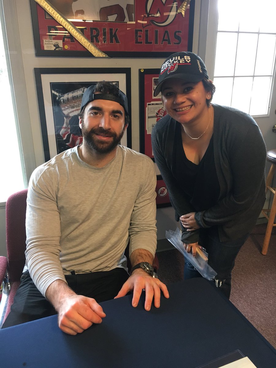 cindyj__'s tweet photo. sped home from AC in order to make sure I got home in time to meet you ! thank you for making my day , and happy Palm(s) Sunday @kylepalmieri  ! ❤️❤️❤️ https://t.co/YVzSHTx3CU