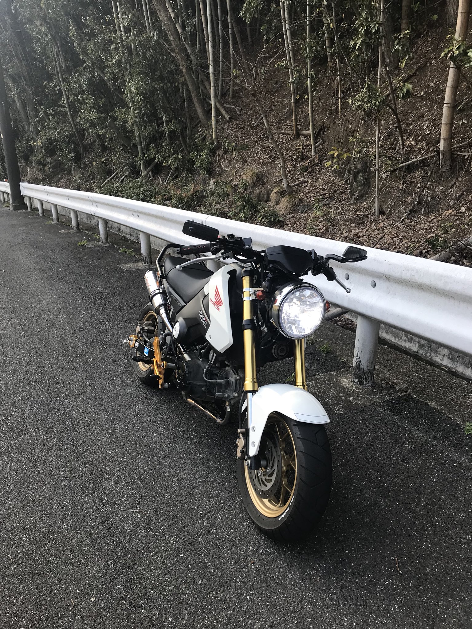 グロム売ります V Twitter グロム売ります バイク売ります 一括万 大阪付近なら手渡し可能です カスタム 丸目 テールライト ロンスイ ローダウン セパハン バックステップ ツインマフラー 純正パーツもあります