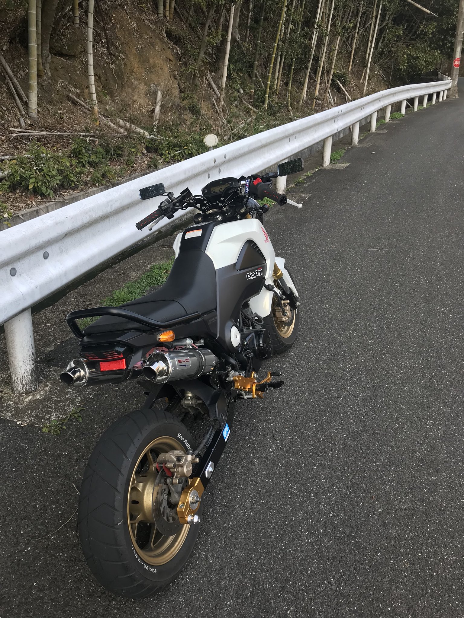 グロム売ります V Twitter グロム売ります バイク売ります 一括万 大阪付近なら手渡し可能です カスタム 丸目 テールライト ロンスイ ローダウン セパハン バックステップ ツインマフラー 純正パーツもあります グロム売ります V Twitter グロム売ります バイク売ります 一括万 大阪付近なら手渡し可能です カスタム 丸目 テールライト ロンスイ ローダウン セパハン バックステップ ツインマフラー 純正パーツもあります