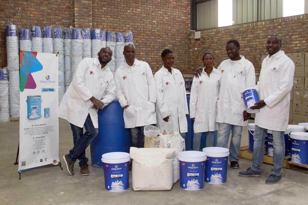SayEntrepreneur's tweet image. Umbala Paints:

✅ 100% Black Owned
✅ Youth Owned
✅ 100% Township owned (Tembisa owned)

One of the founders 👉🏾 @bonginkosimthe6 

They make premium paints, support black business.

#BlackManufacturers