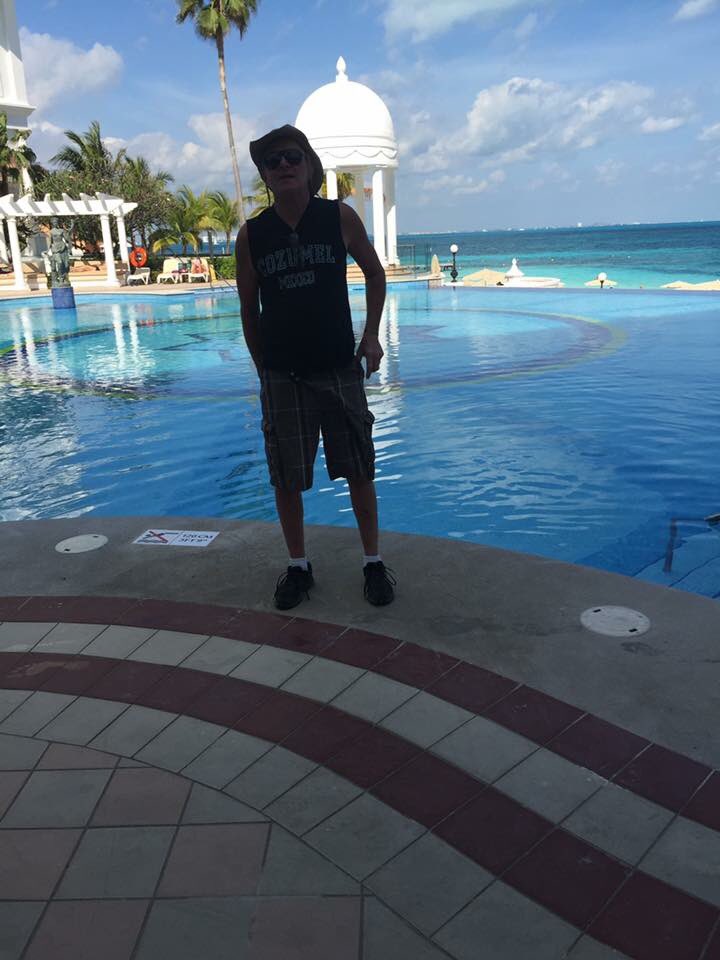 regaenhueftle's tweet image. my grandpa is basically every college kid on spring break.