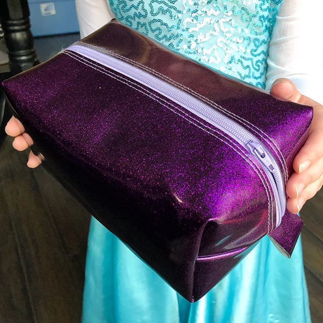MxDomestic's tweet photo. I seriously wish I’d recorded Helena’s  reaction to receiving this Zippered Box Pouch. Seriously that’s exactly why I sew. Not so I can record it, but like for those reactions. 😂
.
.
.
#zipperedpouch #boxpouch #sewingaddict #homemadebag #misterdomestic https://t.co/D3SPVucuav https://t.co/sEFpG7suEO