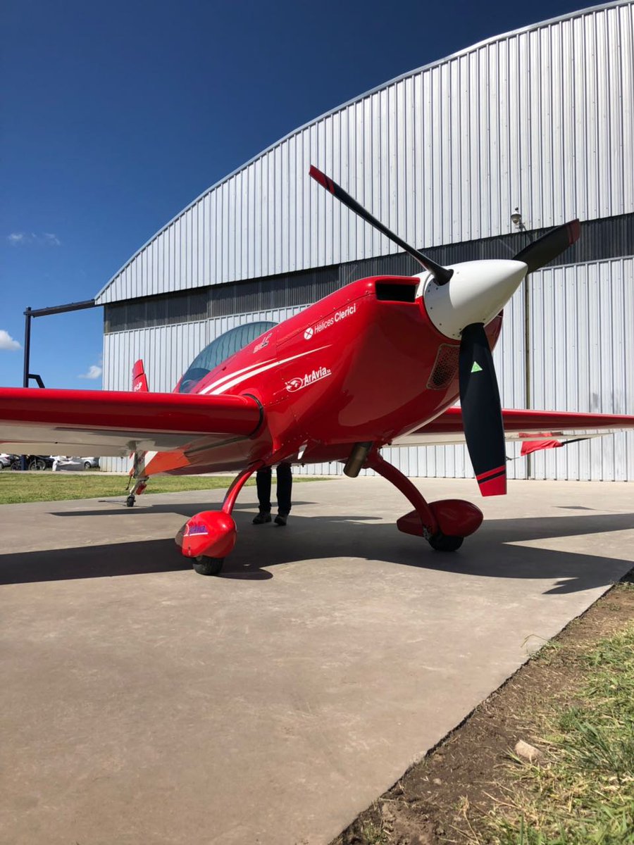 HANGARX's tweet photo. Sergio Marinhas dijo presente en #EAA #GEZ2018 con su #Extra330LC https://t.co/OBnvwEG5O6