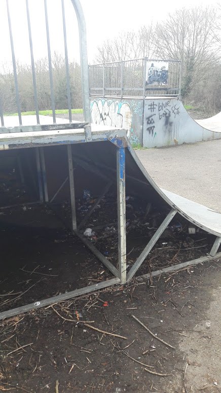 RosGriffithsCEM's tweet photo. Thanks to all who came to clean up at Poulton Meadow and Skate Ramps #BradfordOnAvon this weekend @wiltscouncil @KeepBritainTidy #GBSpringClean #CleanUpWilts @BoATownCouncil @BoAPTrust @goingzero2050 #litterheroes https://t.co/V0lNNHSvfw