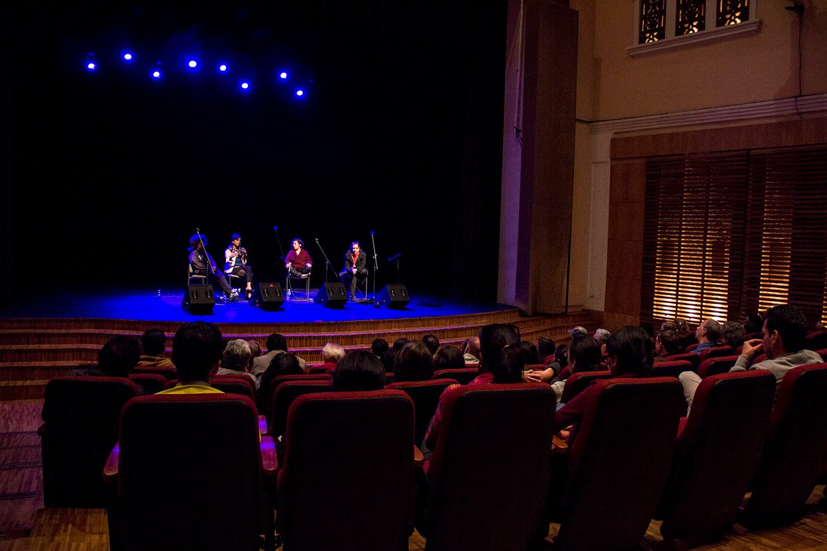 TeatroSucreQ's tweet photo. Un éxito la clase magistral con el ensamble vocal #Mycale esta mañana en el #TeatroVariedades Los esperamos esta noche en la Iglesia de La Compañía a las 19h30 en #MúsicaSacraQuito #SemanaSantaQuito https://t.co/ve9PLoEF6V
