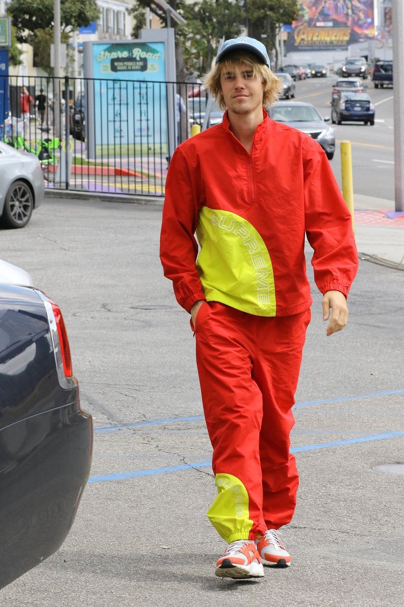 jurstimbieber's tweet photo. agora eu sou frentista. https://t.co/Ss1CcGjw5J