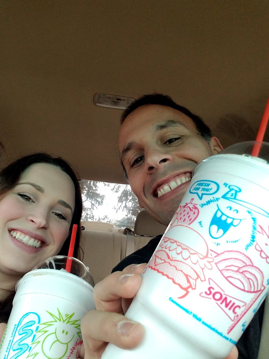 This is how we <a href="/sonicdrivein/">Sonic Drive-In</a> Large Chocolate and Peanutbutter-Oreo!