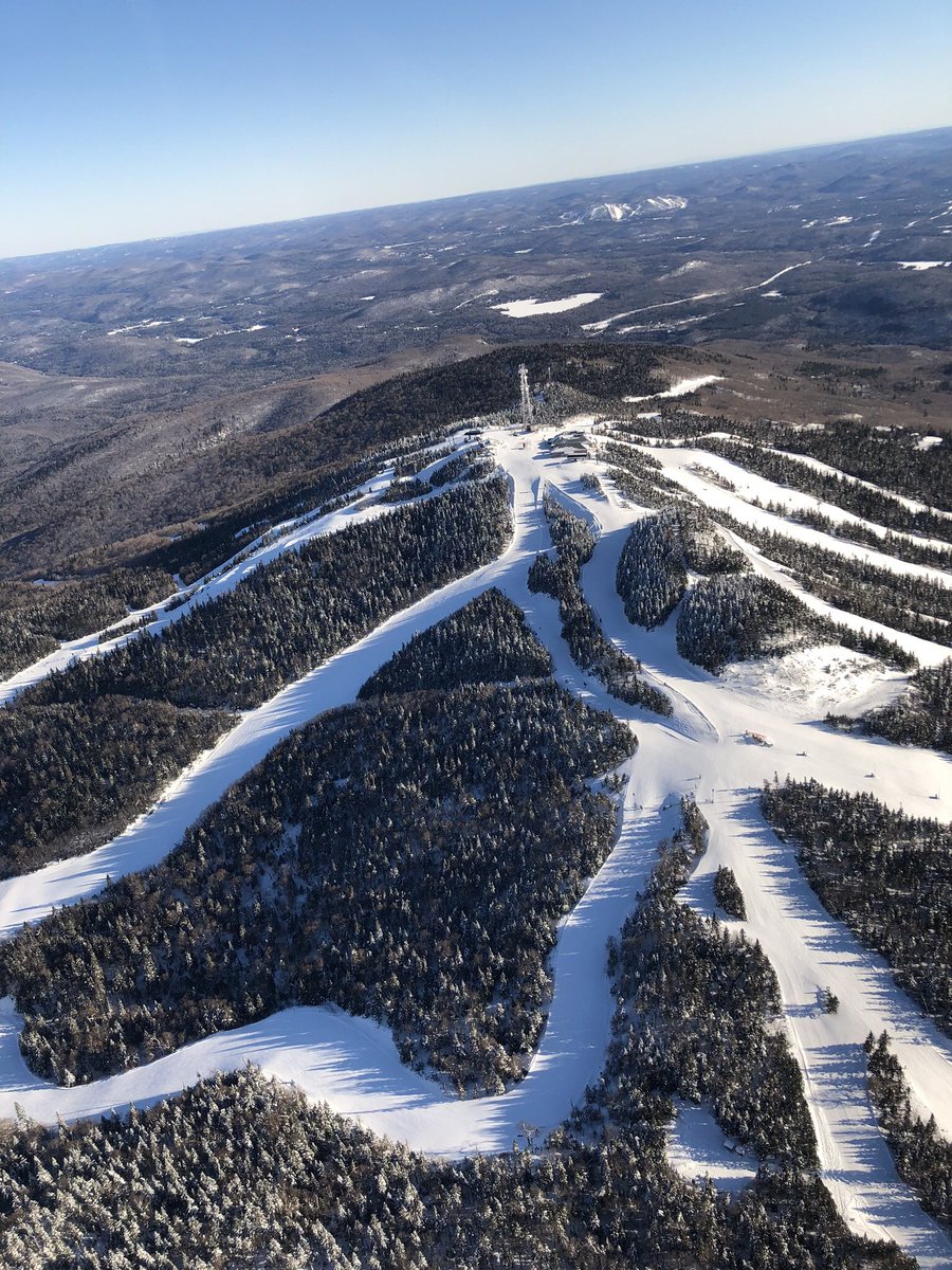 Sunday ski day 🎿💫 

#MontTremblant #explorecanada #findyourtrail