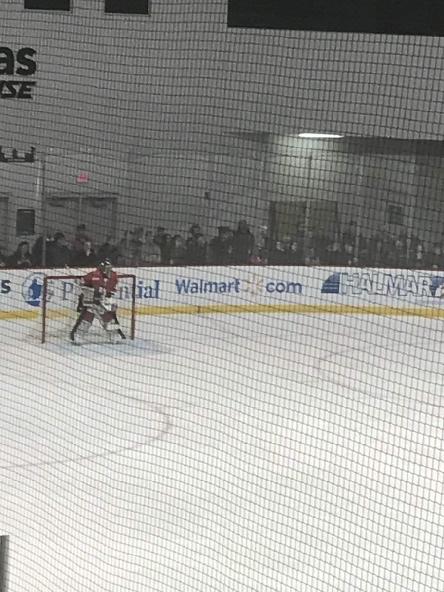 Chris Costa (@chriscostahs) on Twitter photo Fitzgerald the difference maker in the game right now, 20 saves as the <a href="/Riveters/">Metropolitan Riveters</a> still lead Buffalo 1-0 with 12 mins left <a href="/Hockey_Clan/">HockeyClan</a> @NWHL Fitzgerald the difference maker in the game right now, 20 saves as the <a href="/Riveters/">Metropolitan Riveters</a> still lead Buffalo 1-0 with 12 mins left <a href="/Hockey_Clan/">HockeyClan</a> @NWHL