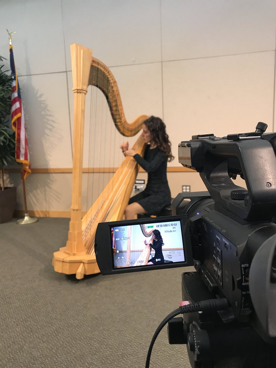 rejanodavid's tweet photo. Starting at 3pm at Newport Library! @MontesMateoCris Don’t miss it!!!
#harp #newportlibrary #music #cristinamontesmateo #LosAngeles https://t.co/q8oxgwhfsF