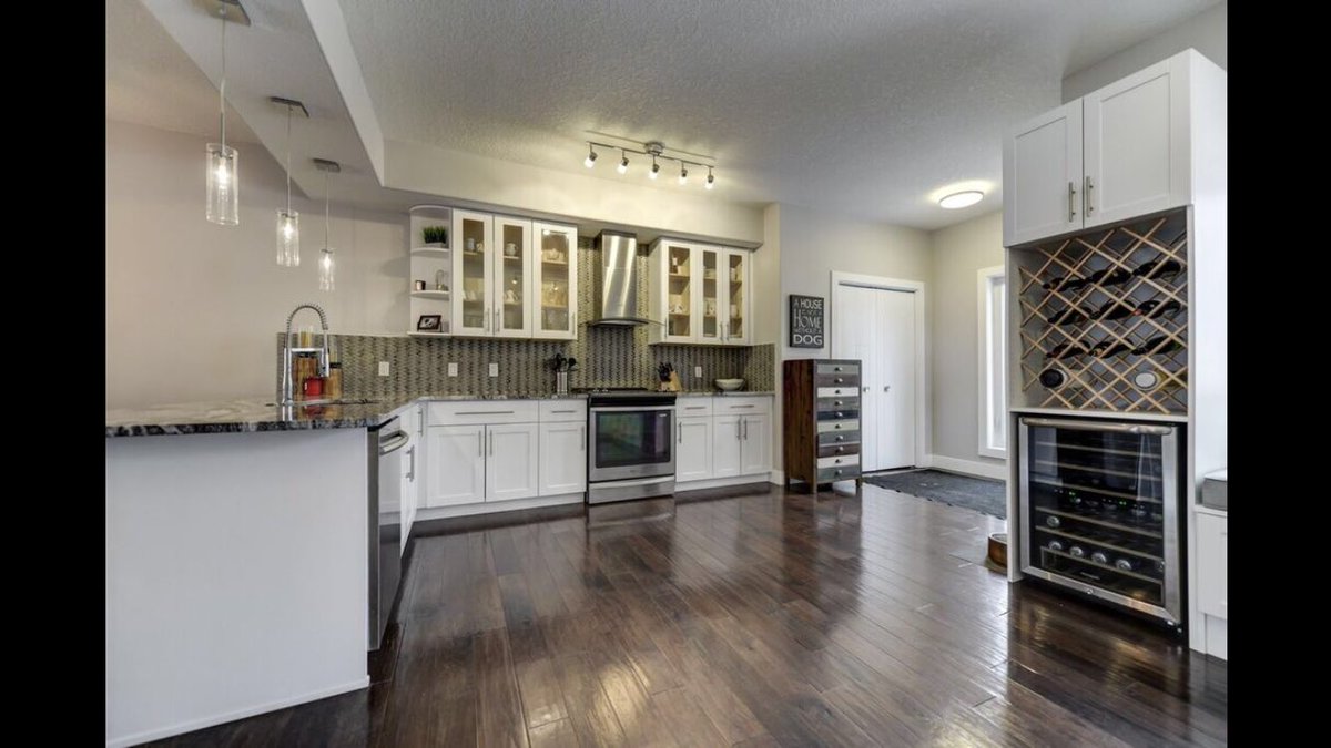 Selling our house in #Inglewood #yeg #yegrealestate rae.paragonrels.com/CollabLink/#/?…