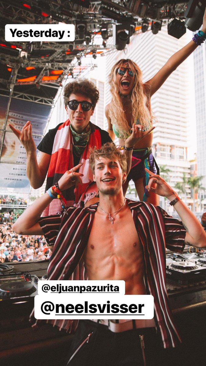 JZ_MS_JS_AV's tweet photo. LA FIESTA NO TERMINA NUNCA
@ElJuanpaZurita @lelepons SON UNOS DUROS https://t.co/yQDp2NqsUq
