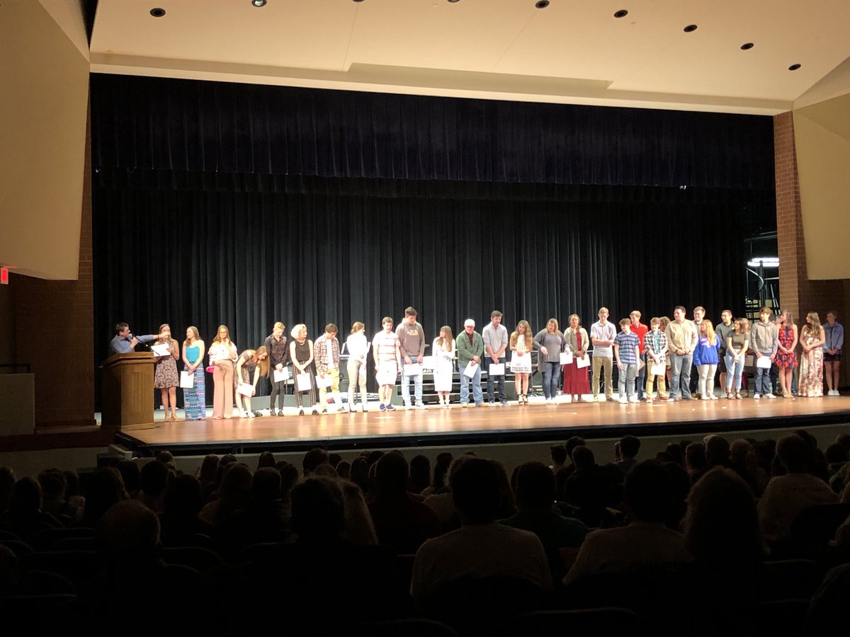 TimPCarver's tweet photo. @UrbyStudio2018 seniors! Tremendous leaders and people! Congratulations on continuing raise the bar for future @UrbShowChoir performers and crew! You have become friends and family, Class of 2018, and you helped change the world!! I’ll always remember you!!! #UHSpride https://t.co/MReFbQcCC8