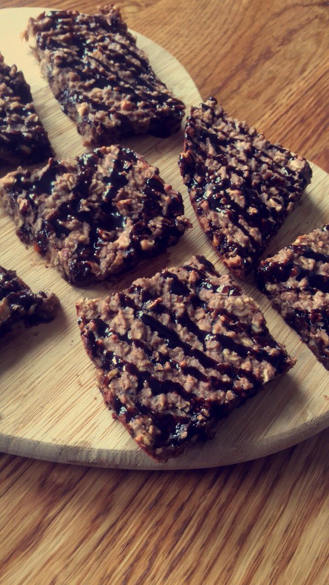 SelinaScottPT's tweet photo. Gluten free vegan protein flapjacks ❤️ using @GeneticSupp vegan protein powder &amp; topped with @SweetFreedom choc shot https://t.co/BAfarsych8