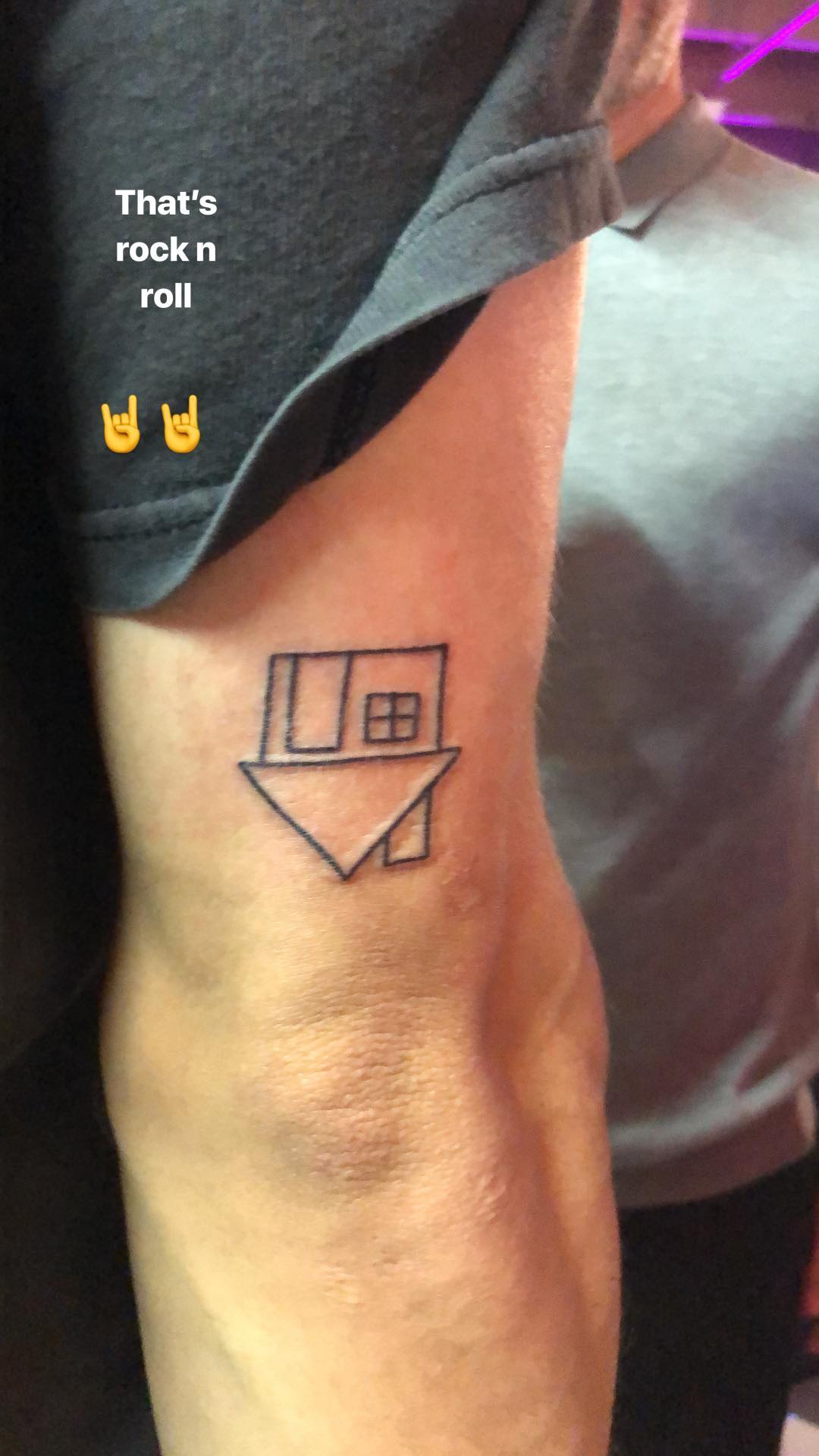 The Neighbourhood Brasil ® on X: O Brandon acabou de tatuar o símbolo da  banda no braço!!!  / X