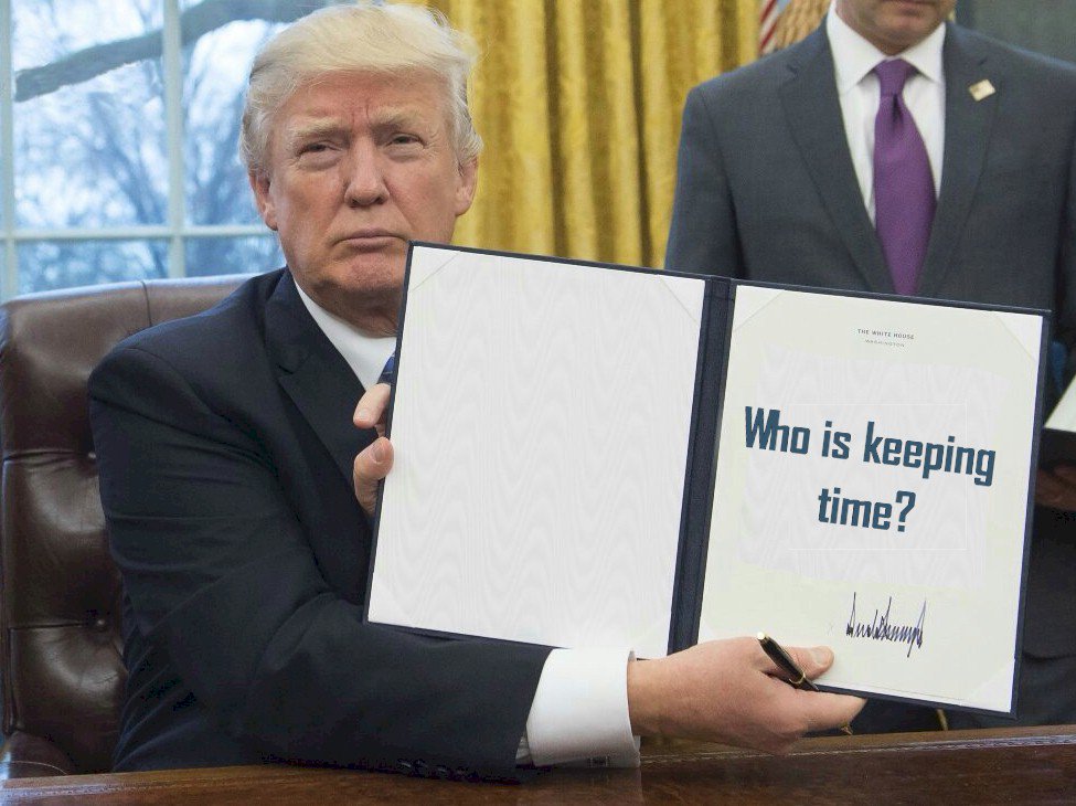 LALATE's tweet photo. #LALATE has learned that tonight's #60Mintues interview will last 20 minutes, about 19 minutes longer than someone else, and will feature a CBS disclaimer: "Please be advised that ' #60Mintues ' refers ONLY to the name of tonight's program." #SundayFunday #StormyDanielsDay! https://t.co/qjWpEDzA6E