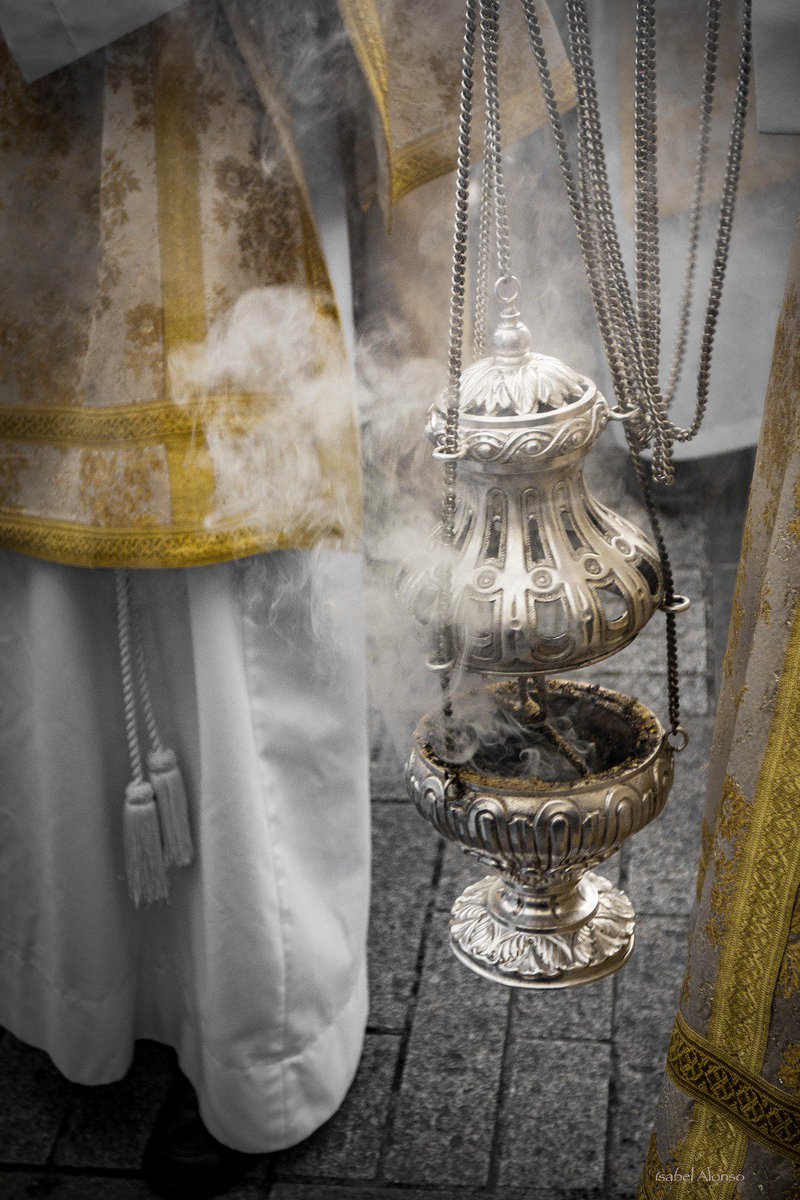 Mellirl's tweet photo. #incienso #semanasanta #semanasantacordoba https://t.co/nUAGlrvrWA