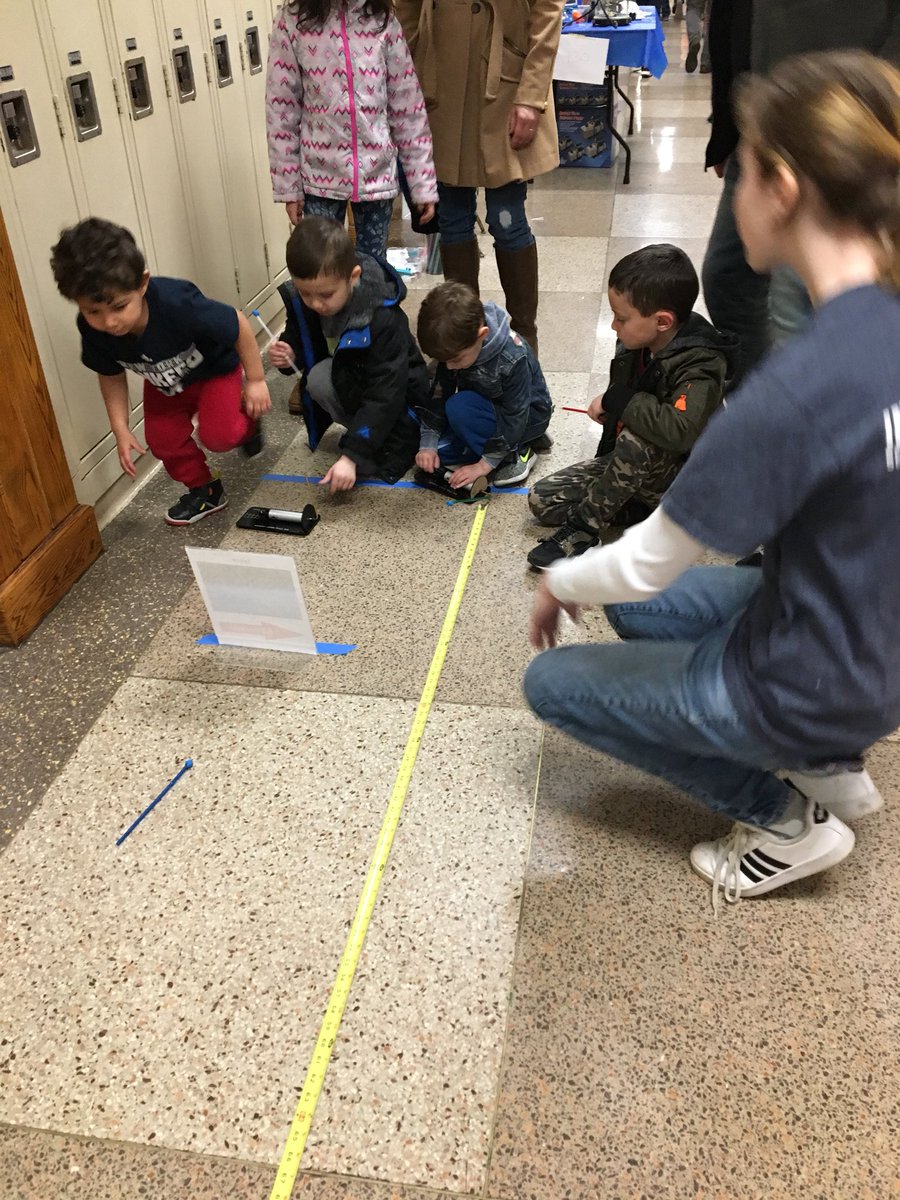 nowherewoman27's tweet photo. Math in Motion! #HiddenFigures inspired math program was what was happening at yesterday’s Chappaqua STEM Fest #math #stem #ChappaquaSTEM #Chappaqua #KNOWLEDGEtoGROWON #themoreyouknow #spacemath #space https://t.co/y5BLvvUIWw