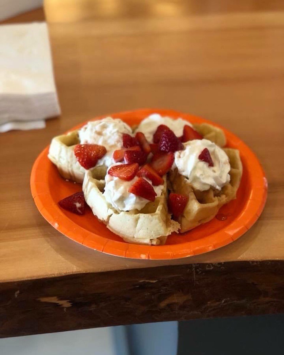 TheCrestLC's tweet photo. Happy National Waffle Day! Thank you to our awesome residents for coming out to our Waffle Day Brunch! #nationalwaffleday #residentevent #brunch #TMGliving #crestlaurelcanyon https://t.co/iIPqLikPvB