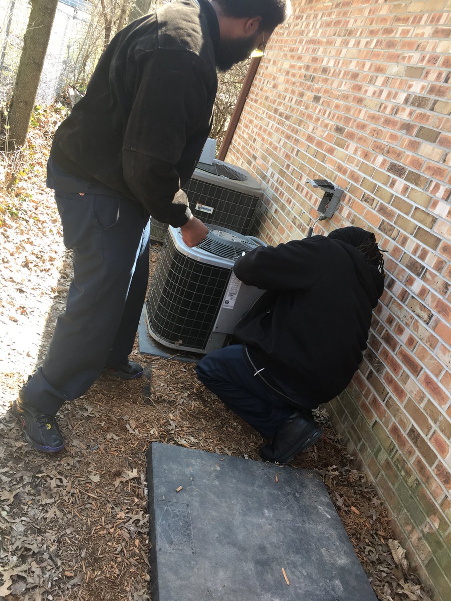 ACC_TechIndy's tweet image. Students testing their knowledge on AC units. #airconditioning #HVAC #ACCTech