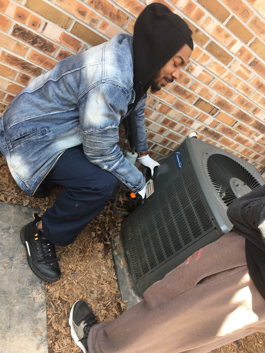 ACC_TechIndy's tweet image. Students testing their knowledge on AC units. #airconditioning #HVAC #ACCTech