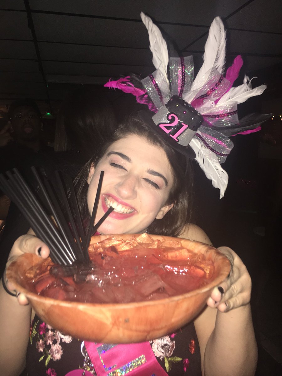 lalalauren_xo's tweet photo. Photos I send to my mom vs how the night really went 🎉 #21 #riphat https://t.co/GtUYQTu6GV