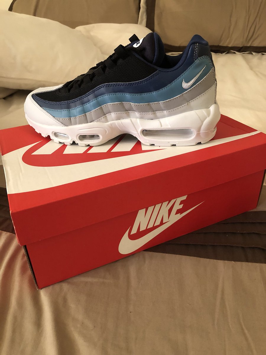 leonbe4real's tweet image. Finally joined the #AirMax95 family there 🔥. 

#Strive4success
