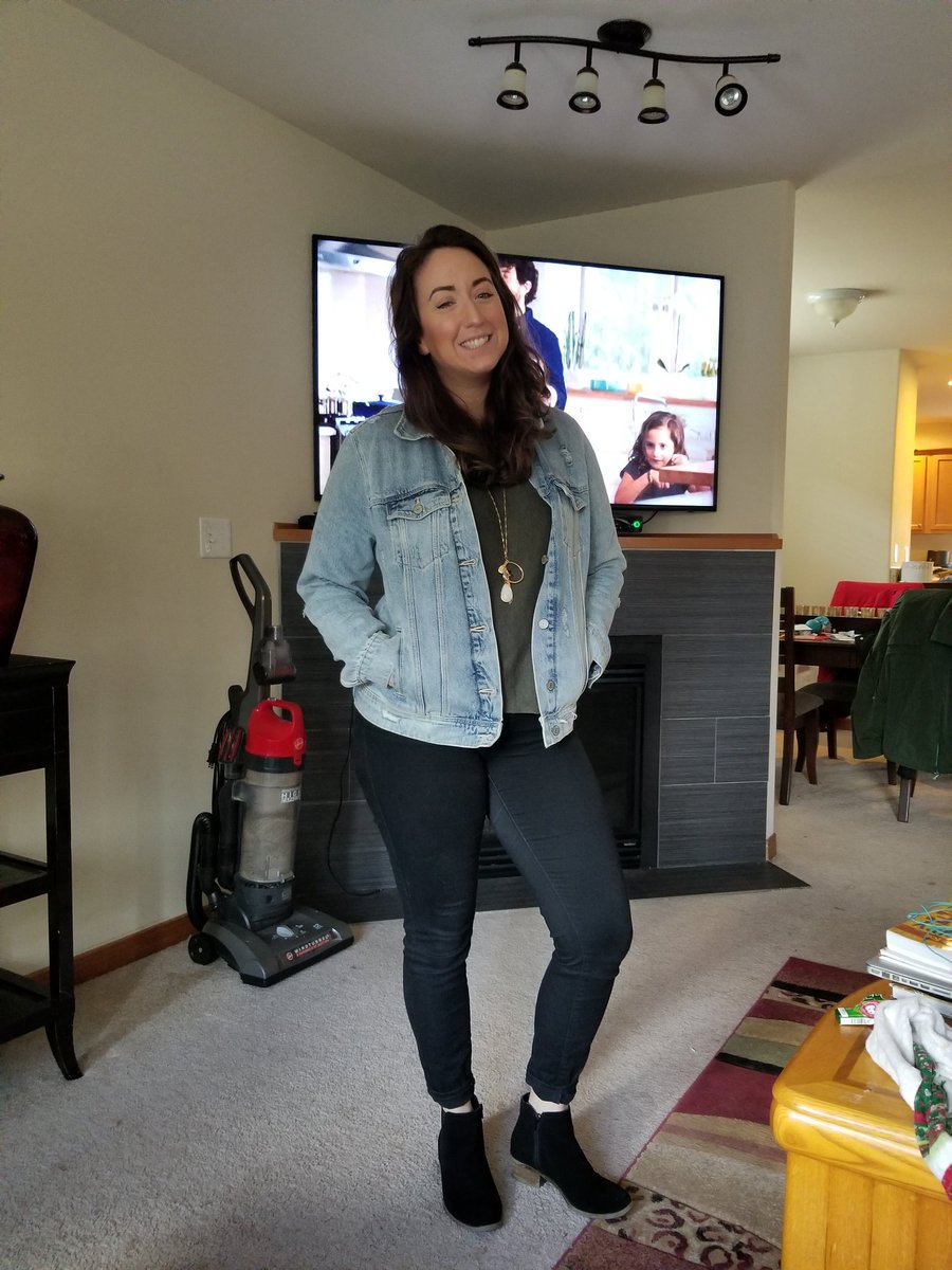 JohnnyVallez's tweet photo. Check it out @PetrosAndMoney @Theoldp @mattmoneysmith, you guys started a denim jacket movement. #denimrules https://t.co/ccrXCIOzMO