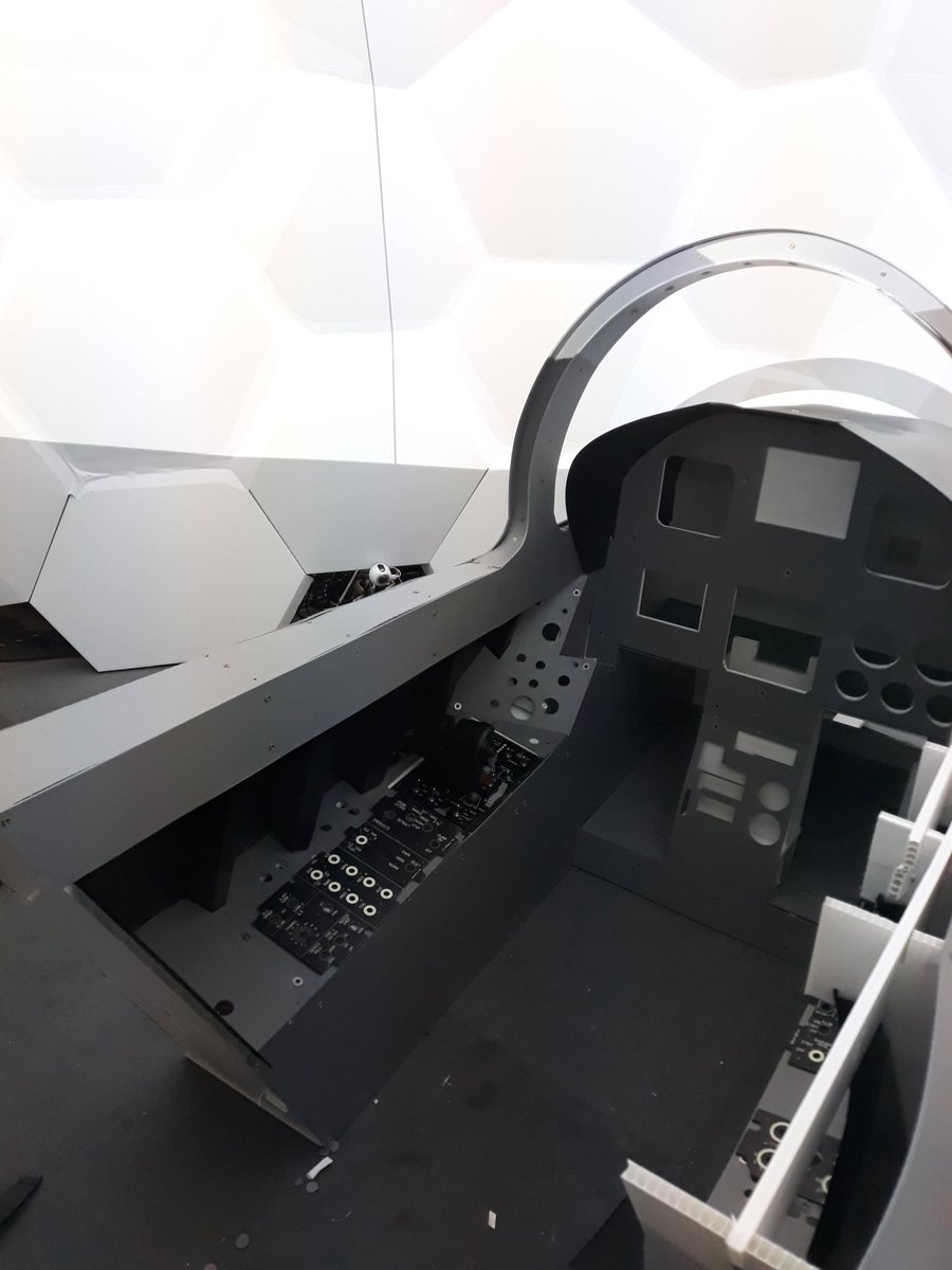 DogfightBoss's tweet photo. F/A-18 MK4 construction is going very well. #F18  #cockpit #Jets #Airplane #Aircraft https://t.co/J2YjhhlaBw