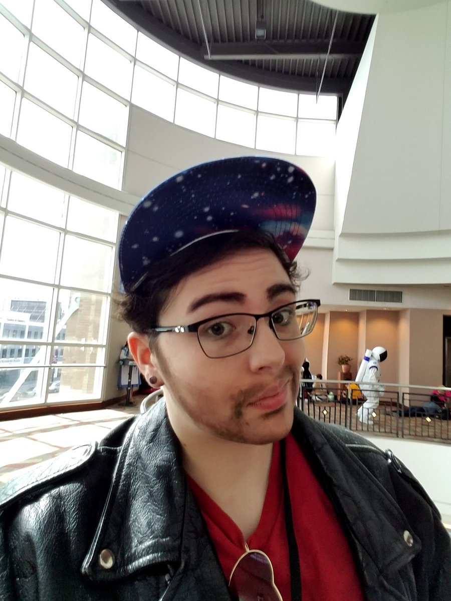 CaptainMelbin's tweet photo. Got a new hat yesterday at #ShutoCon2018! Bonus pic of me cosplaying as Robert from Dream Daddy. #HellaGay #cosplay https://t.co/wLAKyCXQQk