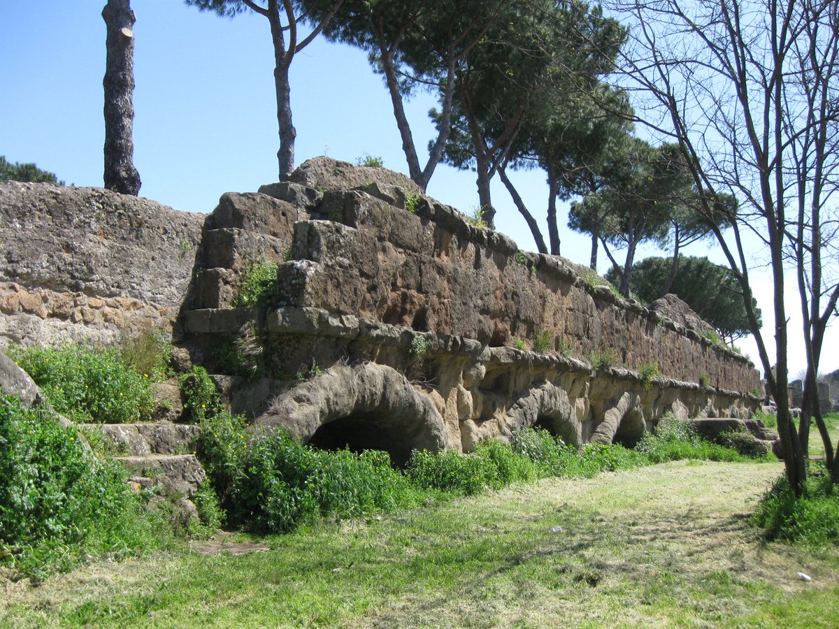144BC Quintus Marcius Rex started the construction of a new aqueduct that brought abundant healthy water to Rome. The arcades of the Aqua Marcia later supported two other aqueducts, the Aqua Tepula and Aqua Julia.
Park of the Aqueducts #Rome #AppianWay #Archaeology #RomanHistory