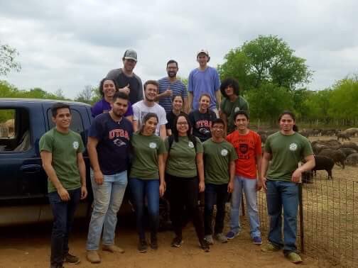 PAWSofUTSA's tweet photo. Shoutout to the UTSA wakeboarding club for volunteering at SARA with the pawsee this weekend! Great work guys 🐗🐶 https://t.co/vdYazf27DD