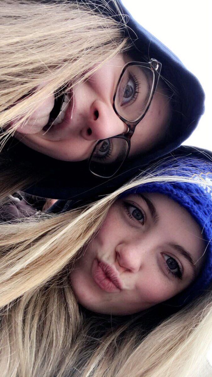 kendalcook01's tweet photo. excited to go to college in the near future with my bestie and such great gals 💛💙😻 #hofstrabound @LindseyWarick @HofstraSoftball https://t.co/dnD1y2Tity