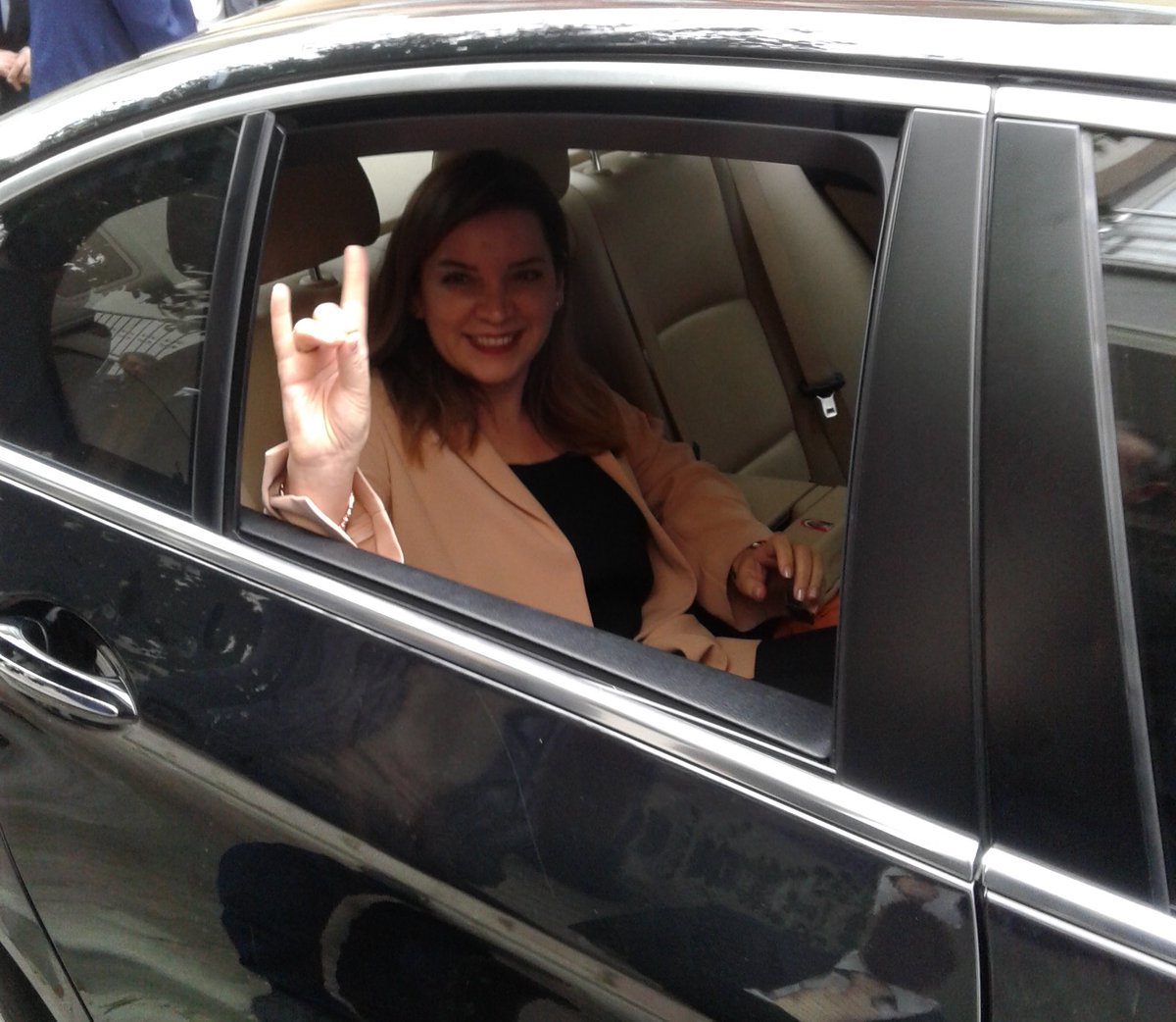 Varolsun LİDERİMİZ SAYIN #Devletbahceli 
Varolsun vekilimiz sayın #ArzuErdem