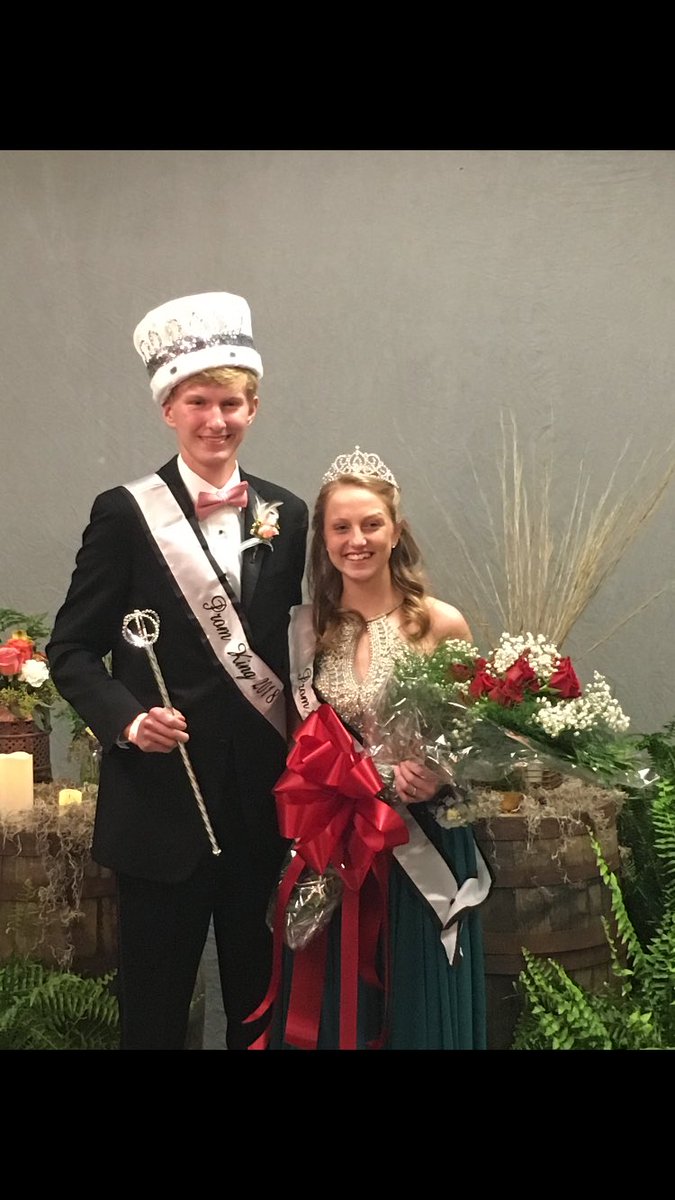 BrandonBulldogs's tweet photo. Congratulations to our Prom King (Griffin Adcock) and Queen (Brielle West) !!!!! What an honor !!! #OneBrandon 🐶 https://t.co/g6EA72Pti6