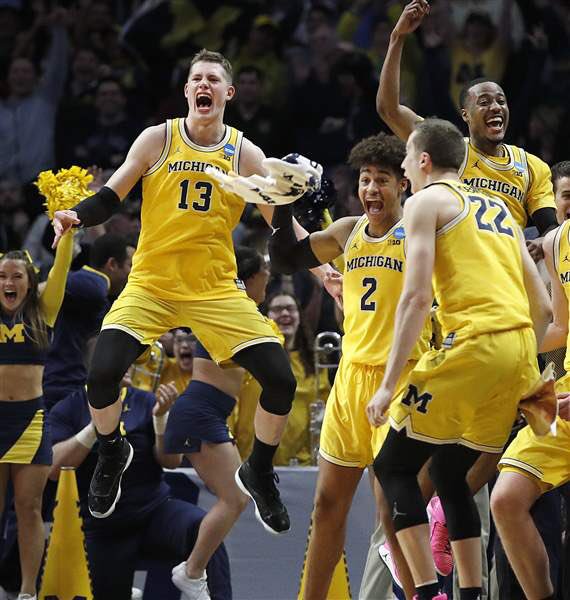 College Bracketz tweet media