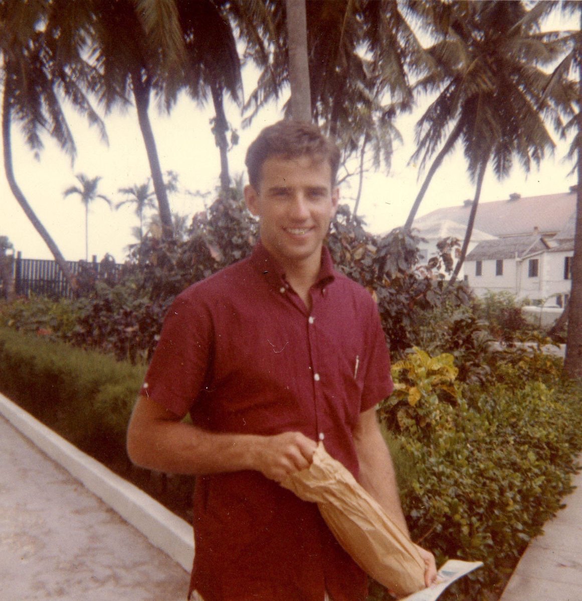 zoiet13's tweet photo. I will never get over the fact that this is a young Joe Biden. He was destined to age into the cutie he is now https://t.co/FVWxWZRCNP