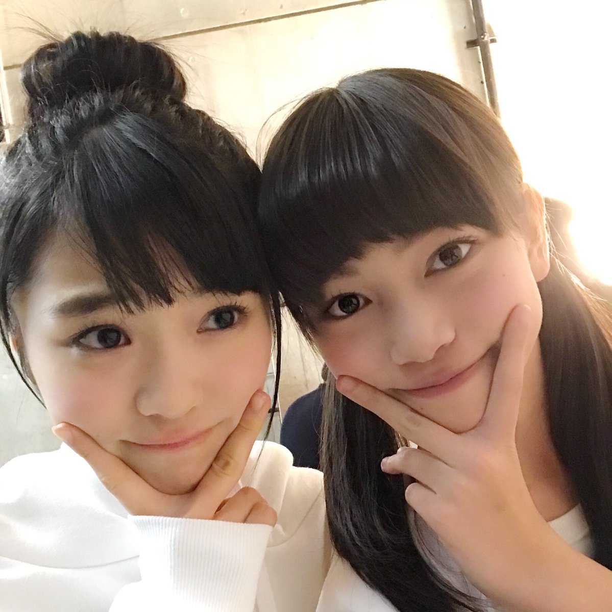 Nicola ニコラ Auf Twitter まのかです あとちょっとで東京解放日 初めてですっごく緊張するけど頑張ります 早くみんなに会いたいなぁ オフショを何枚か あ サキちゃんとのは よく見ると私ウィンクできてないです笑 もっと練習します 広瀬まのか 小林花