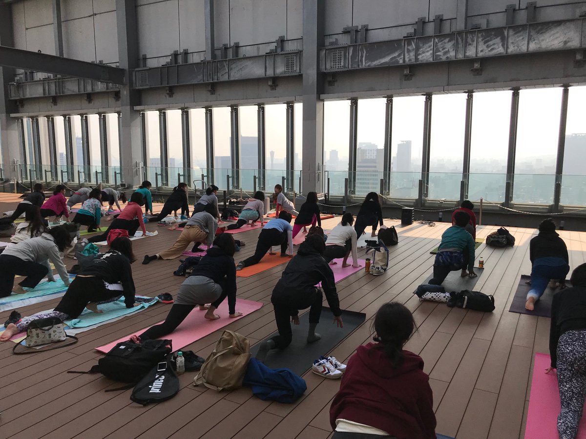 ミント神戸での屋上ヨガ（参加無料）のご予約受付中です！ 4/15（日）15：00～ ヨガ初めての方も大歓迎！お申込お待ちしています♪ ◆お申込方法など詳しくはこちらを必ずご覧ください  　kobedays.com/event/kfw/even… …