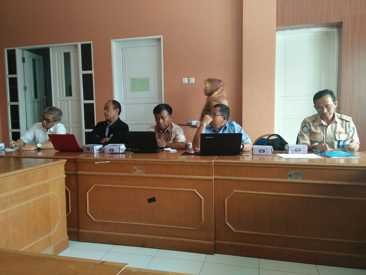 bppsdm_brpbappp's tweet photo. Makassar_Ka. Seksi Penyuluhan BRPBAP3 Dr. Taruna Mulia Menghadiri  Kegiatan FGD Reassesment Penerapan Ecosystem Approach to Acuaculture   yang di Laksanakan oleh DJPB dan WWF
#RisetdanSDMKP
@brsdm_kp https://t.co/S4Km9p1odn