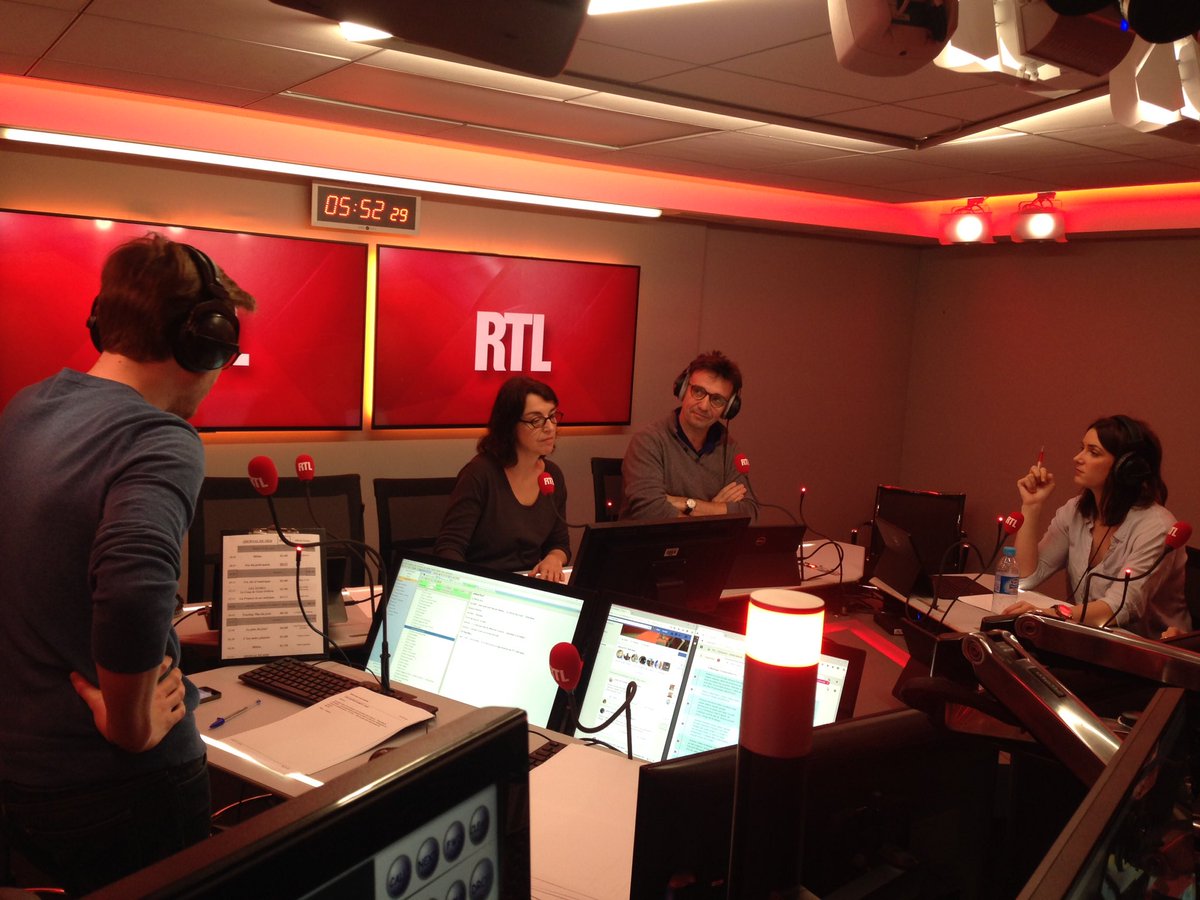 RTLPetitMatin's tweet photo. Mousseline d'héliantis et pleurottes sautés à l'aile : la recette du jour dans #RTLPetitMatin avec Francois Pasteau @EpiDupin https://t.co/IZlBLgA39Z