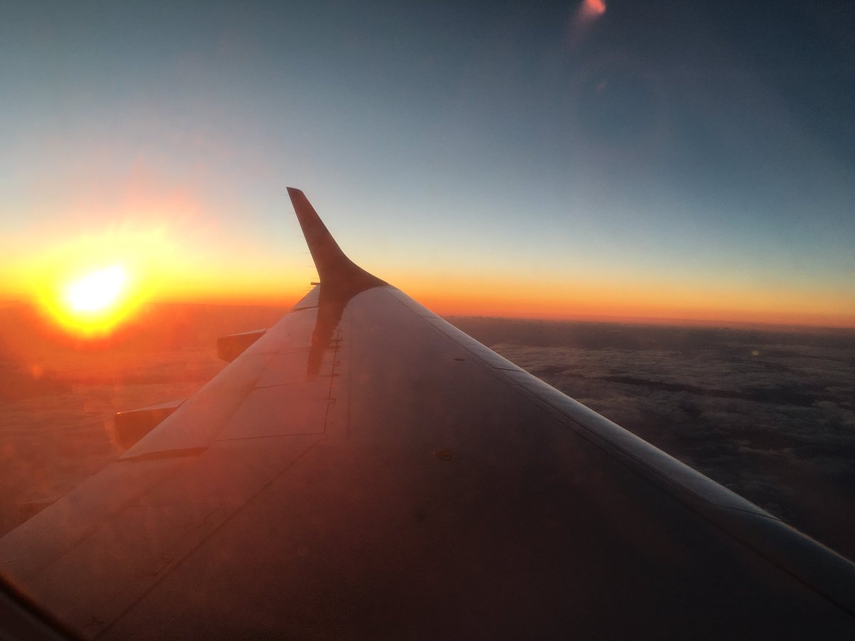 SSussman's tweet photo. Wheels down @BostonLogan after an exceptional sunset in the air Thanks @AmericanAir #ZipTravel #SundayCommute @Zipcar https://t.co/edCrMNHnex